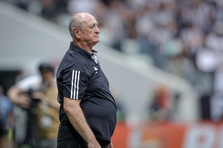 Dirigente afirma que Felipão abriu mão de seleção para ficar no Galo; entenda