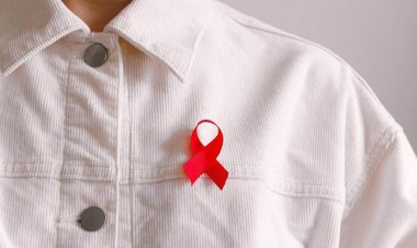 Dezembro Vermelho: diagnósticos tardios de HIV têm 6 vezes mais chances de óbito