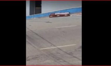Caixão com corpo que seguia para velório cai de carro funerário