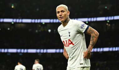 Richarlison reage no Tottenham após cirurgia e recebe elogios de técnico