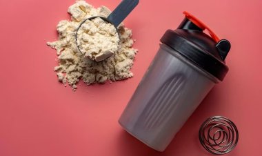 Conheça as diferenças entre creatina e whey protein