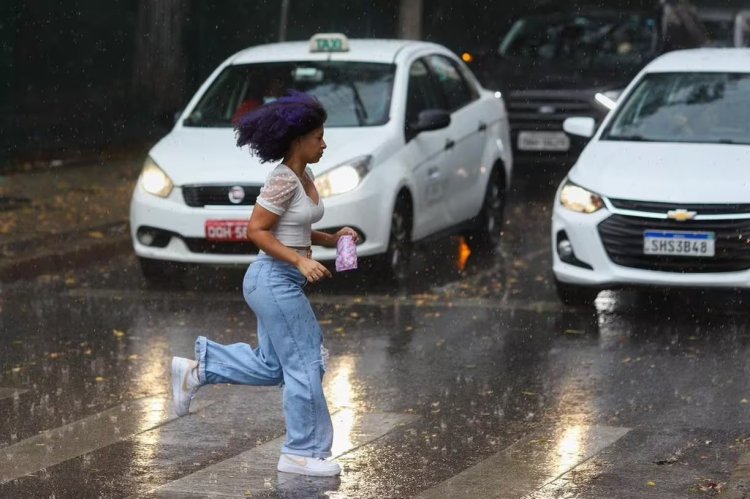 Chove forte em Belo Horizonte nesta terça (12); cidade está em alerta