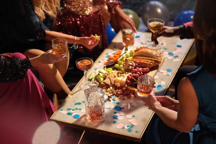 É possível comer e beber nas festas de fim de ano sem sair da dieta?