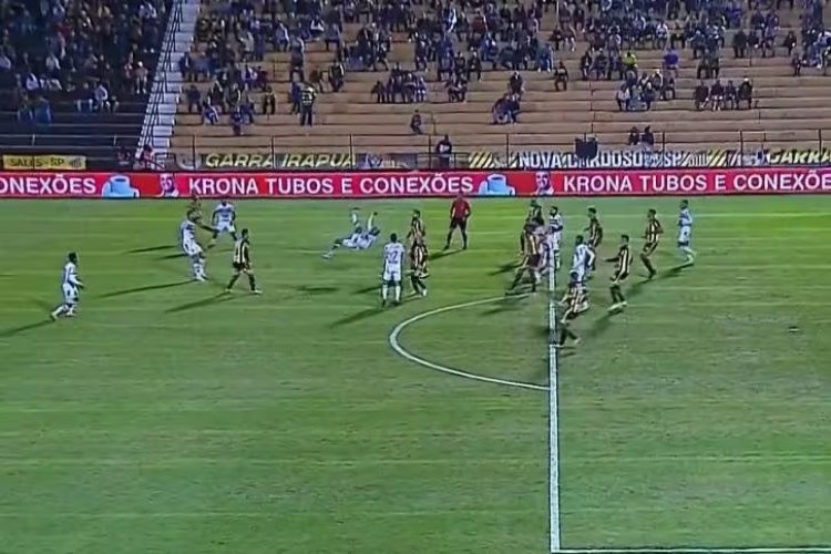 Puskás: Madruga é finalista do prêmio com gol de bicicleta de fora da área