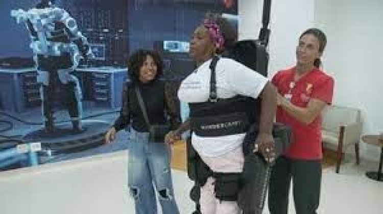 Tecnologia do exoesqueleto chega ao Brasil; aposentada, cadeirante há 16 anos, é a primeira a testar equipamento