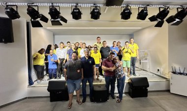 Com recurso do deputado Douglas Melo, APAE inaugura auditório moderno