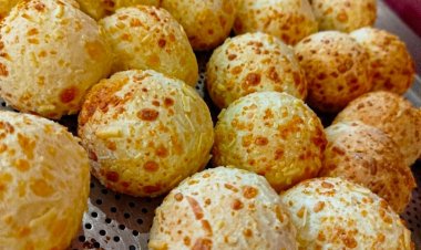 Na Padaria Monsenhor Messias o Pão de queijo quentinho te espera