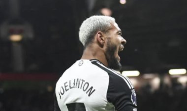 Brasileiro marca, e Newcastle derrota Manchester United pela Premier League