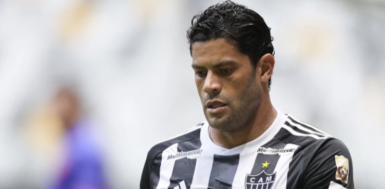 Hulk revela ter jogado no sacrifício em final da temporada: ‘Injeção para jogar