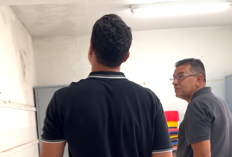 Prefeito Douglas Melo visita escolas e anuncia recursos para reformas
