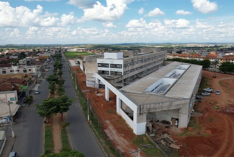 Hospital Regional de Sete Lagoas contrata pedreiros de acabamento