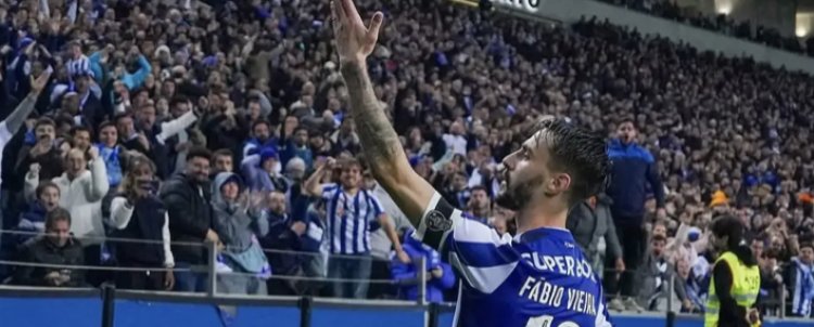 Porto empata em casa e desperdiça chance de ‘colar’ nos líderes do Português
