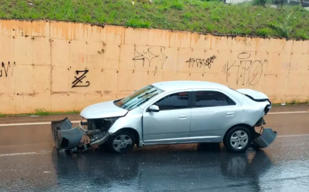 Chuva causa acidente na Av. Norte-Sul em Sete Lagoas; motorista escapa ileso
