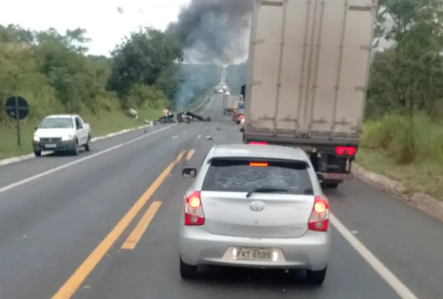 URGENTE: grave acidente com incêndio interdita rodovia em Corinto