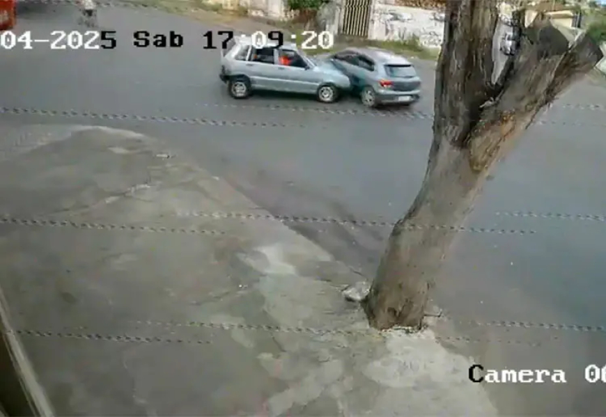 Carro de aplicativo atingido por veículo na contramão em Sete Lagoas; passageiros ficam feridos