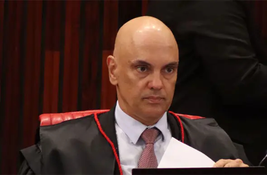 Moraes da cinco dias para embaixada da Espanha explicar negativa de extradição de jornalista
