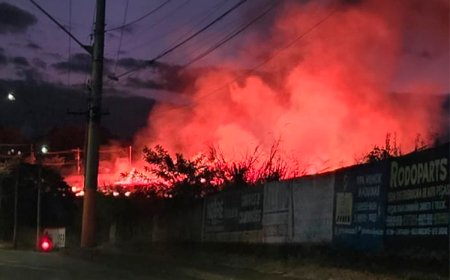 Fogo atinge área do Parque de Exposições de Sete Lagoas