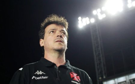 Diniz rasga elogios a ex-Atlético, mas diz que jogador pode deixar o Vasco