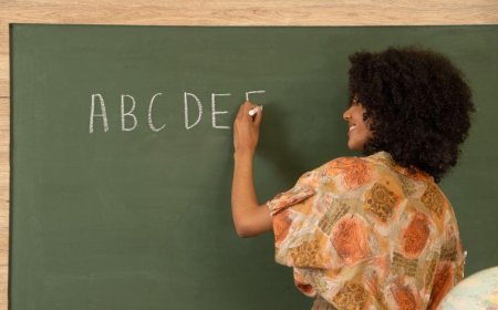 Governo de Minas sanciona aumento de 5,26% para servidores da educação básica