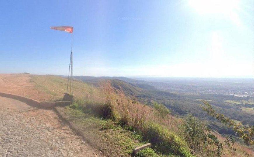 Homem sofre queda de parapente e mobiliza bombeiros na Serra de Santa Helena, em Sete Lagoas