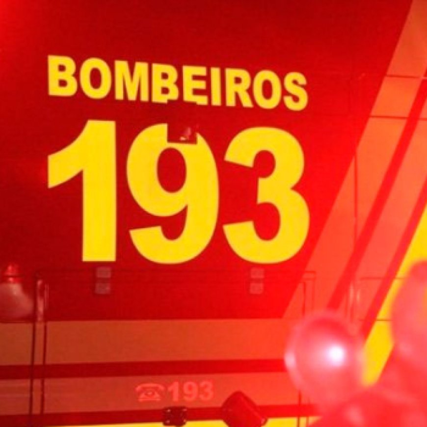 Bombeiros combatem incêndio em ferro-velho de Sete Lagoas