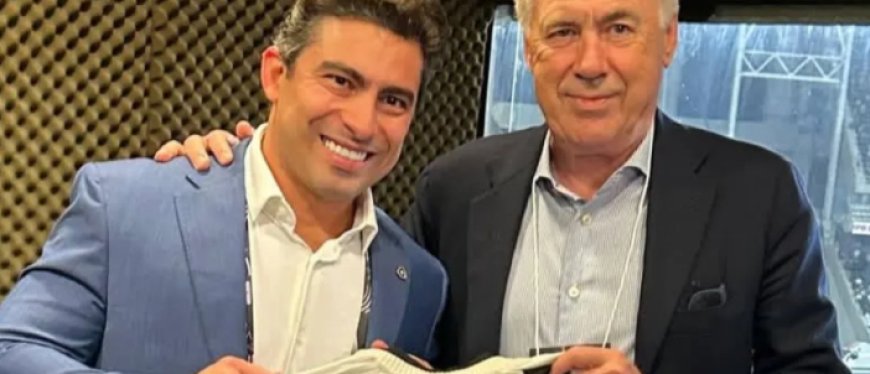 Carlo Ancelotti, técnico da Seleção Brasileira, recebe camisa do Botafogo