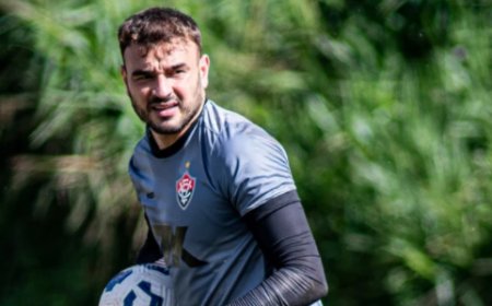 Sem espaço no Vitória, goleiro entra na mira do Sport