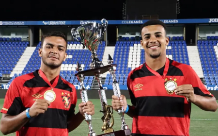 Na mira do Atlético, atacante do Sport é campeão e artilheiro na Espanha