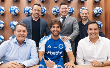 Cruzeiro anuncia renovação de contrato com o volante Lucas Silva