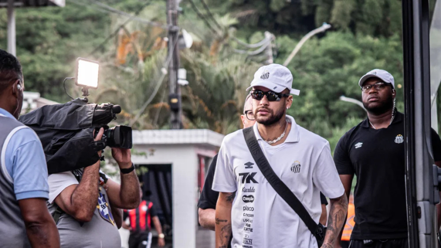 Neymar muda horário de treino no Santos para ir ao consulado dos EUA