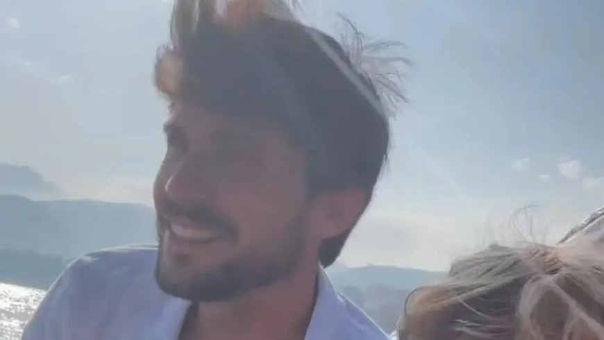 Igor Rabello, do Atlético, curte férias com família em ilha da Itália