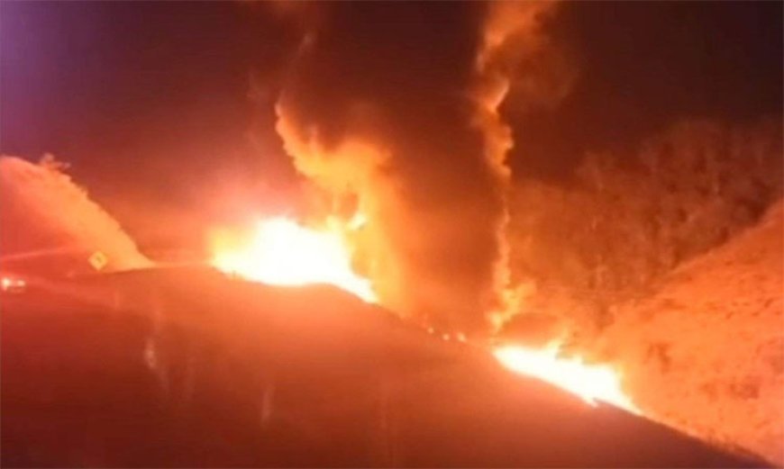 Caminhão-tanque explode após tombar em curva da BR-381, em Bela Vista de Minas