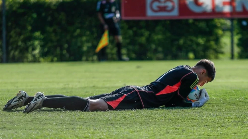 Inter negocia empréstimo de jovem goleiro para clube italiano