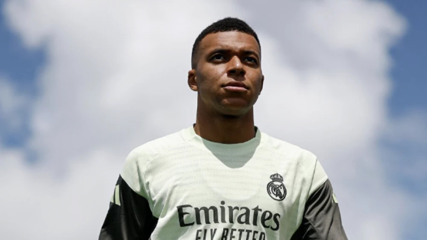 Mbappé volta a treinar com elenco do Real Madrid após gastroenterite