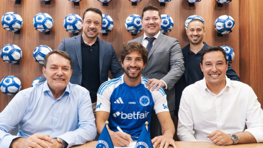 Cruzeiro anuncia renovação de contrato com o volante Lucas Silva