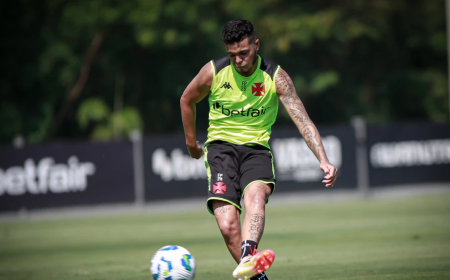 Atacante do Vasco sofre grave lesão em treino, e médico atualiza caso
