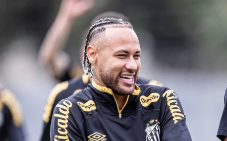 Neymar treina com novo visual, e Santos encerra preparação para Vitória Cup