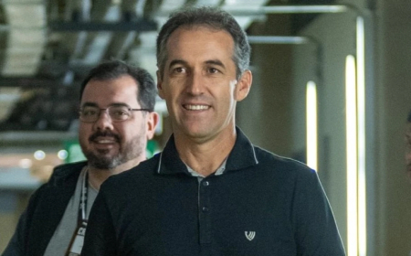 Após acerto do Ceará com Vina, Léo Condé avalia chegada de reforços