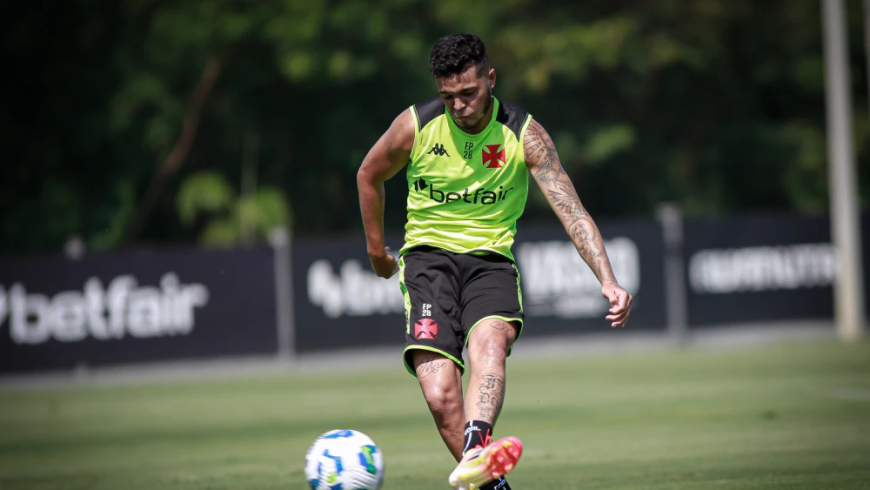Atacante do Vasco sofre grave lesão em treino, e médico atualiza caso