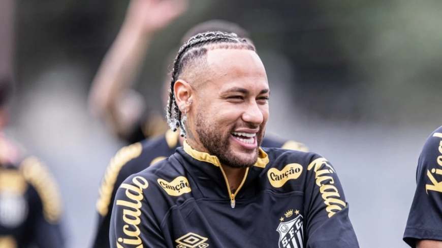 Neymar treina com novo visual, e Santos encerra preparação para Vitória Cup