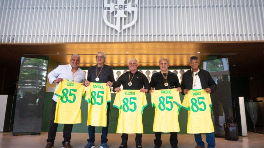 Campeões brasileiros pelo Coritiba em 1985 recebem medalhas da CBF