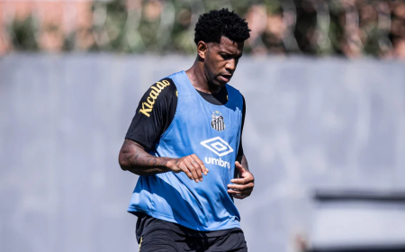 Gil manda recado após rescindir com o Santos: ‘Repensar algumas coisas’