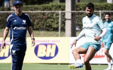 Fabrício Bruno exalta Leonardo Jardim e destaca metodologia de treino no Cruzeiro