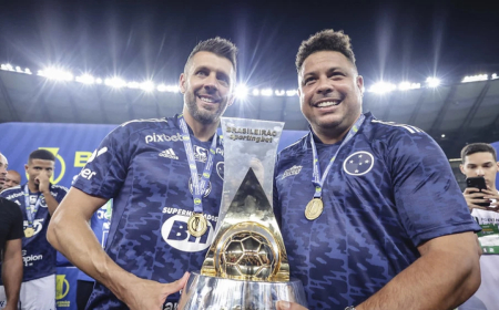 Campeão brasileiro pelo Cruzeiro parabeniza Ronaldo Fenômeno por aniversário