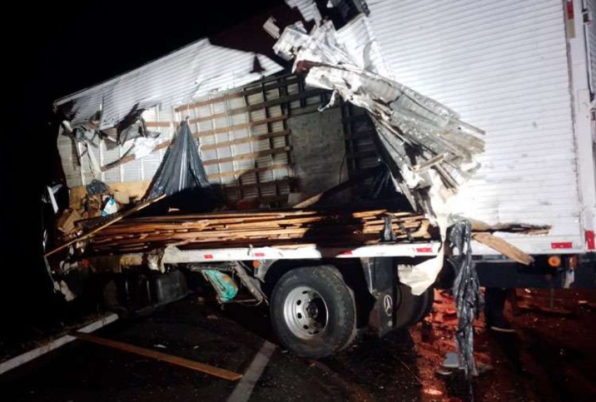 Acidente envolvendo carreta que saiu de Sete Lagoas mata dois na BR-135