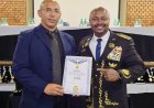 Vereador Thiago Santana recebe Medalha de Mérito Diplomático em reconhecimento aos serviços prestados à comunidade