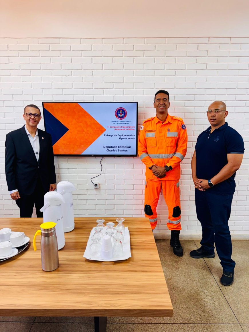 Deputado Charles Santos e vereador Thiago Santana entregam equipamentos operacionais ao Corpo de Bombeiros em Sete Lagoas