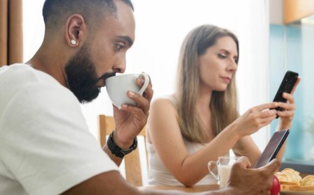 Saiba como o uso de telas pode estar prejudicando a saúde da sua pele