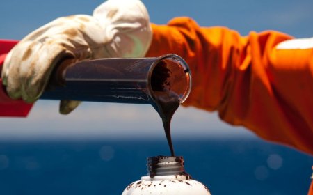 Petróleo passa de US$ 100 após decisão dos EUA.