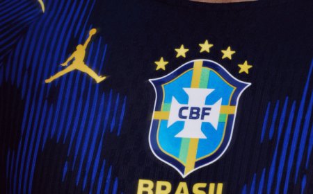 Seleção Brasileira apresenta uniforme azul para a Copa
